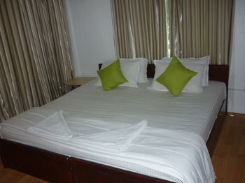 Batuta Maldives Surf View Hotel Тулусдоо Екстериор снимка